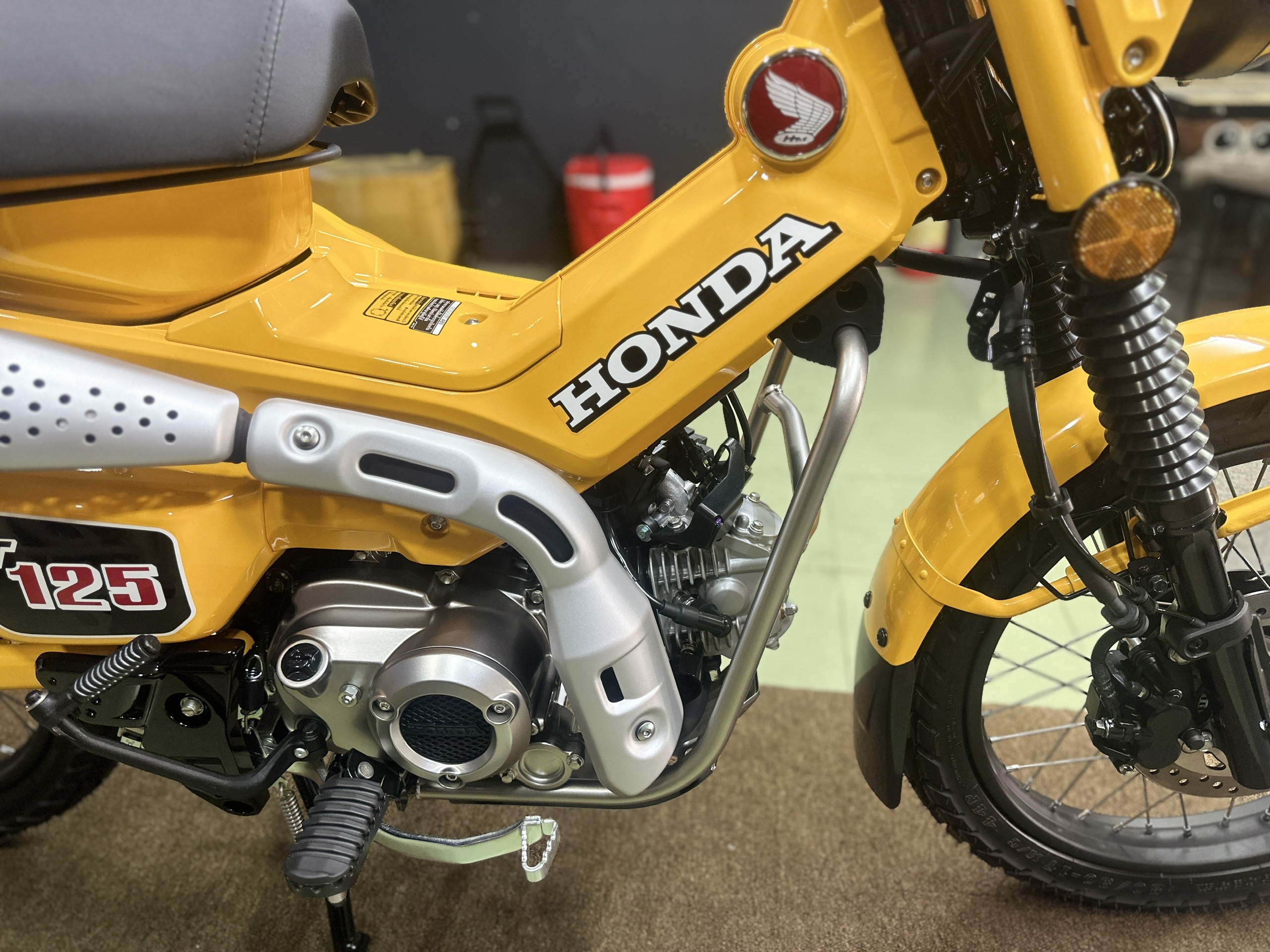 Honda CT125 ABS Màu Vàng, Màu Mới Nhất 2024 Giá Tốt